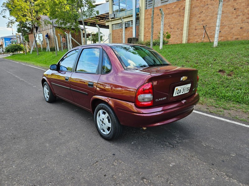 CORSA 1.0 MPFI CLASSIC SEDAN LIFE 8V FLEX 4P MANUAL - 2010 - VENâNCIO AIRES