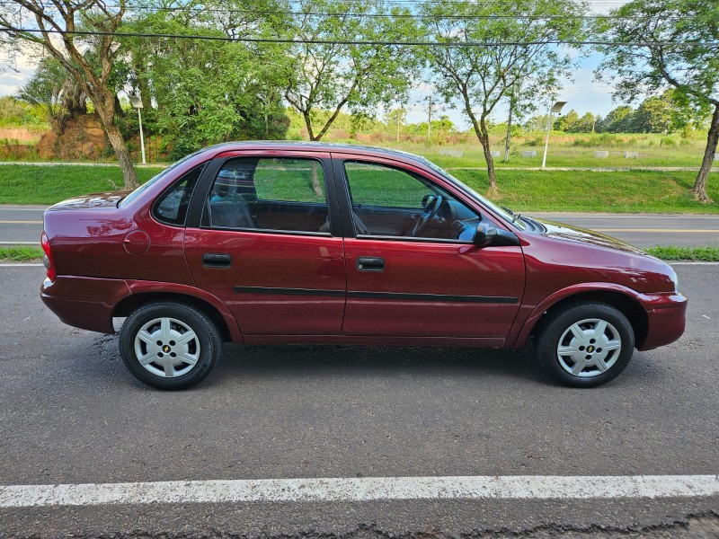 CORSA 1.0 MPFI CLASSIC SEDAN LIFE 8V FLEX 4P MANUAL - 2010 - VENâNCIO AIRES