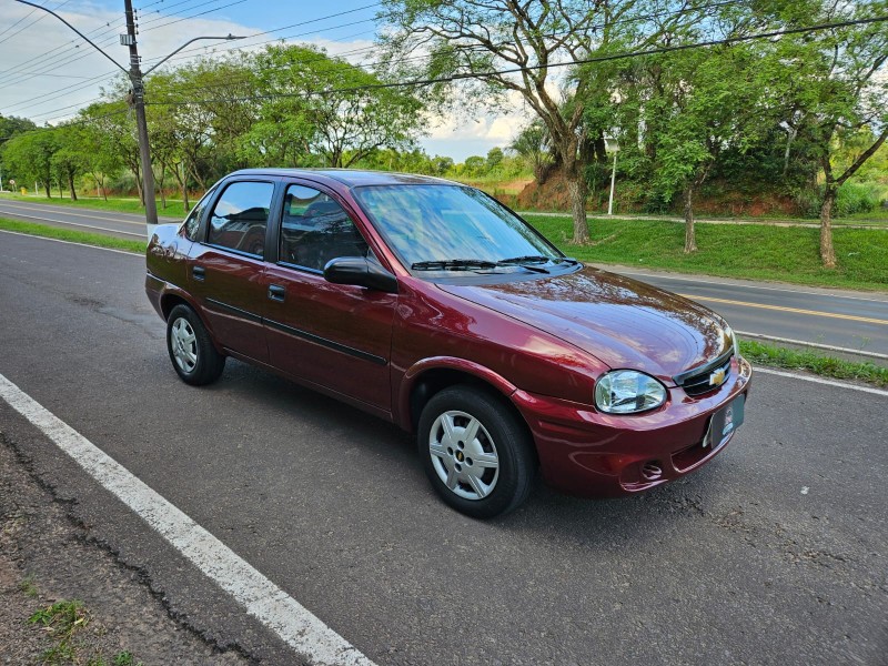 CORSA 1.0 MPFI CLASSIC SEDAN LIFE 8V FLEX 4P MANUAL - 2010 - VENâNCIO AIRES