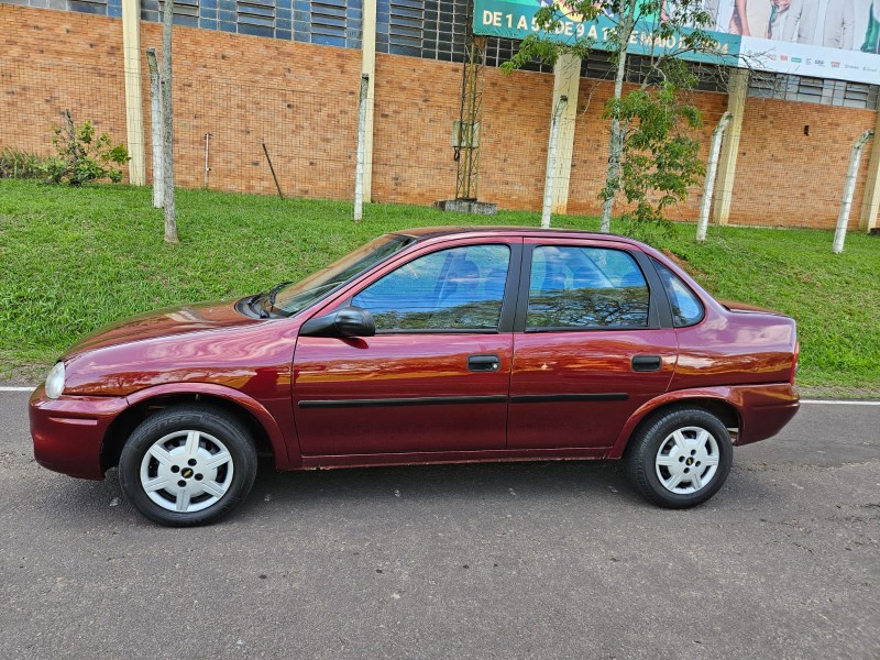 CORSA 1.0 MPFI CLASSIC SEDAN LIFE 8V FLEX 4P MANUAL - 2010 - VENâNCIO AIRES