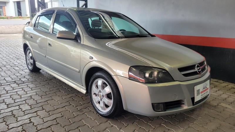 ASTRA 2.0 MPFI CD 8V GASOLINA 4P MANUAL - 2004 - GARIBALDI