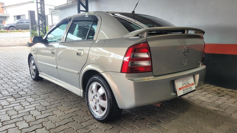 ASTRA 2.0 MPFI CD 8V GASOLINA 4P MANUAL - 2004 - GARIBALDI