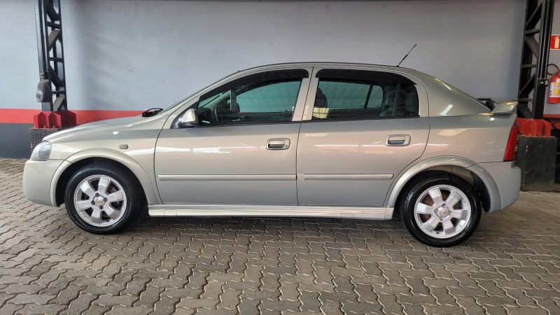 ASTRA 2.0 MPFI CD 8V GASOLINA 4P MANUAL - 2004 - GARIBALDI