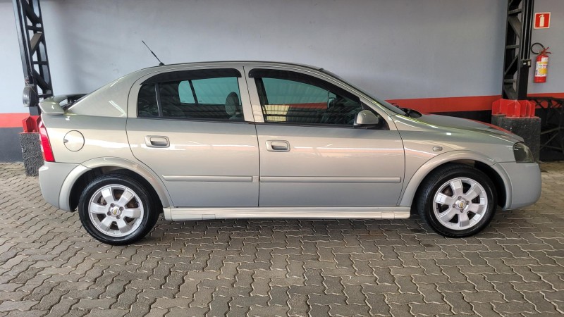 ASTRA 2.0 MPFI CD 8V GASOLINA 4P MANUAL - 2004 - GARIBALDI