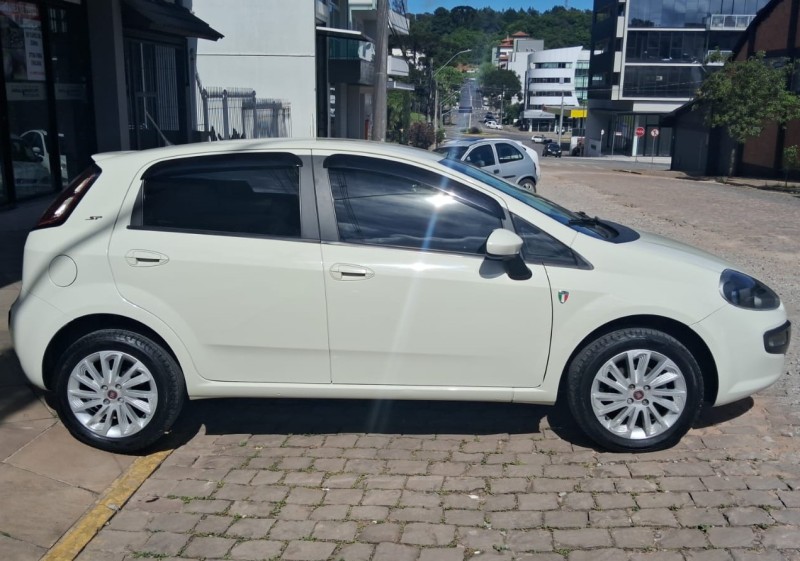 PUNTO 1.6 ESSENCE 16V FLEX 4P MANUAL - 2016 - FLORES DA CUNHA