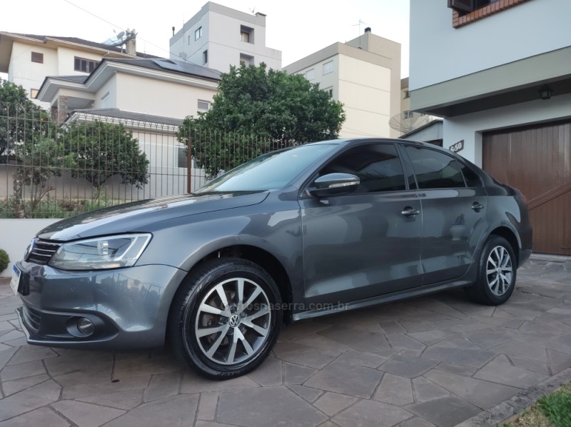 JETTA 2.0 COMFORTLINE FLEX 4P TIPTRONIC - 2013 - CAXIAS DO SUL