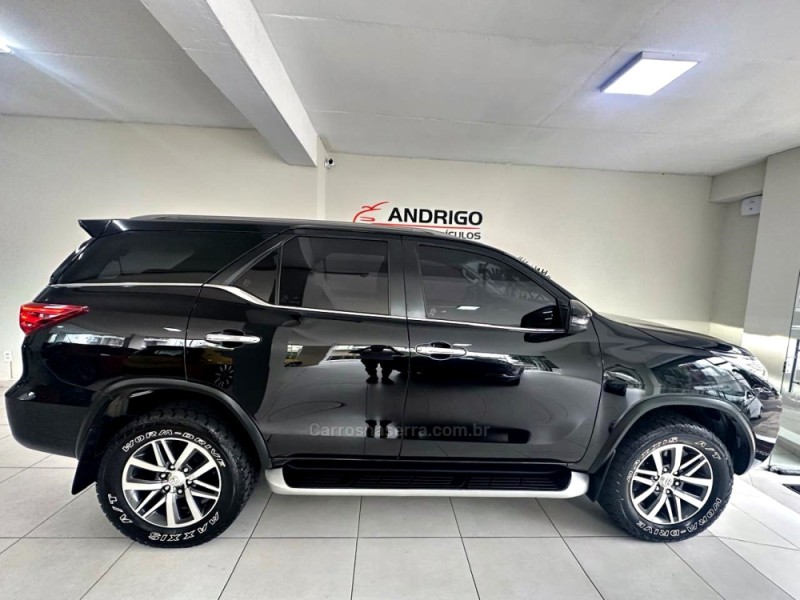 HILUX SW4 2.8 SRX 4X4 7 LUGARES 16V TURBO INTERCOOLER DIESEL 4P AUTOMÁTICO - 2020 - CAXIAS DO SUL