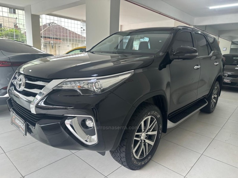 HILUX SW4 2.8 SRX 4X4 7 LUGARES 16V TURBO INTERCOOLER DIESEL 4P AUTOMÁTICO - 2020 - CAXIAS DO SUL