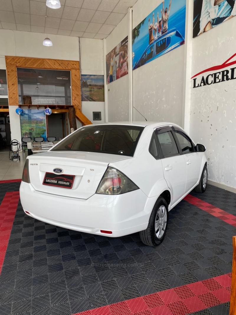 FIESTA 1.6 SE SEDAN 16V FLEX 4P MANUAL - 2012 - TAQUARA