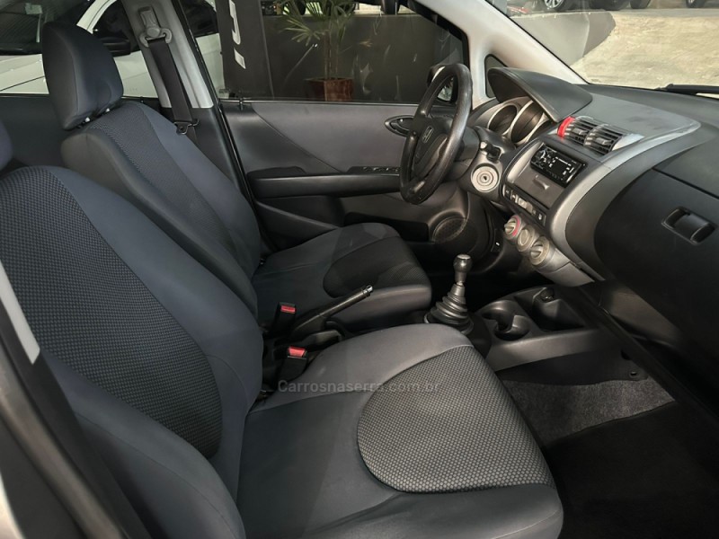 FIT 1.4 LX 8V GASOLINA 4P MANUAL - 2007 - CAMPO BOM