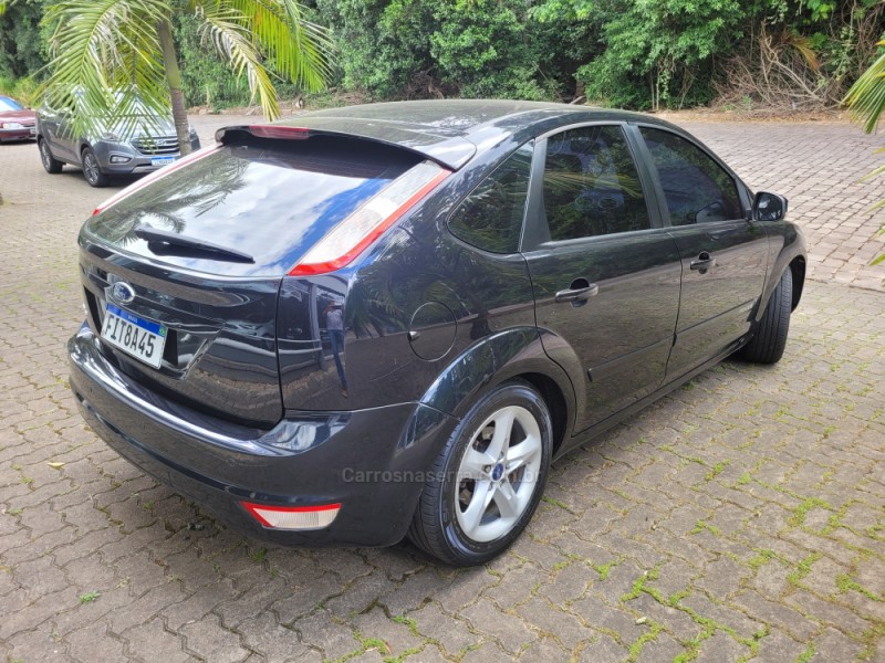 FOCUS 1.6 GLX 16V FLEX 4P MANUAL - 2013 - NOVA PRATA