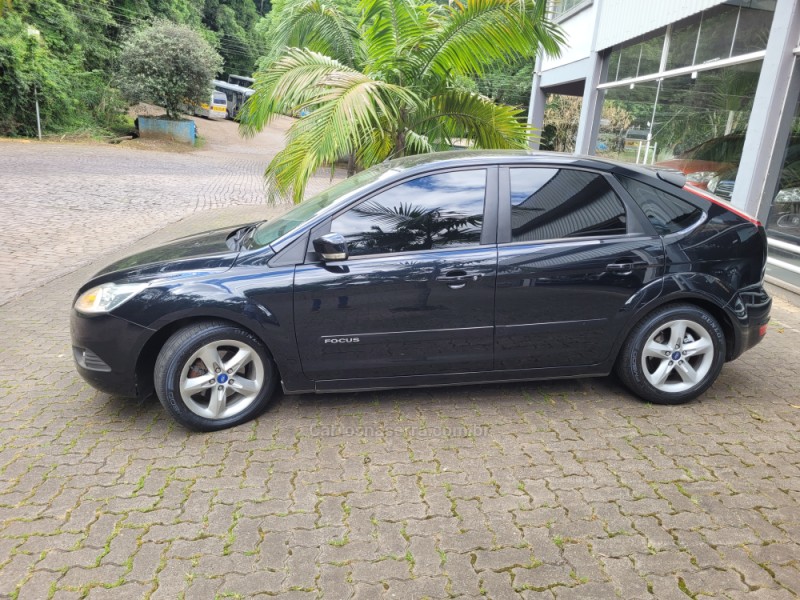 FOCUS 1.6 GLX 16V FLEX 4P MANUAL - 2013 - NOVA PRATA