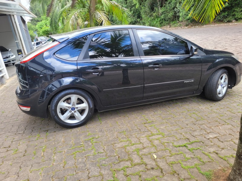 FOCUS 1.6 GLX 16V FLEX 4P MANUAL - 2013 - NOVA PRATA