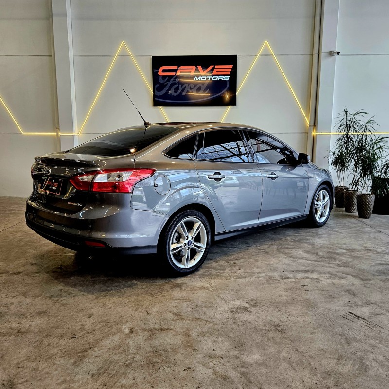 FOCUS 2.0 SE PLUS SEDAN 16V FLEX 4P AUTOMÁTICO - 2015 - CAXIAS DO SUL