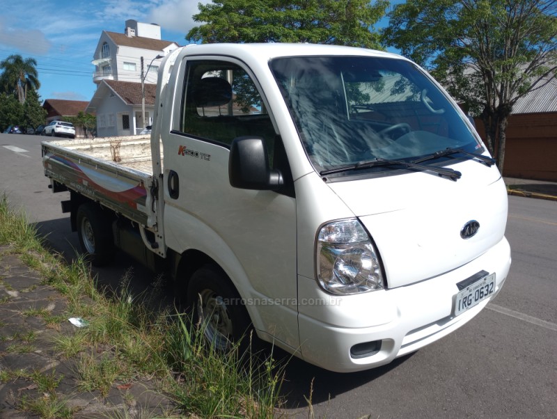 BONGO 2.5 K-2500 4X2 CS TURBO DIESEL 2P MANUAL - 2011 - FLORES DA CUNHA