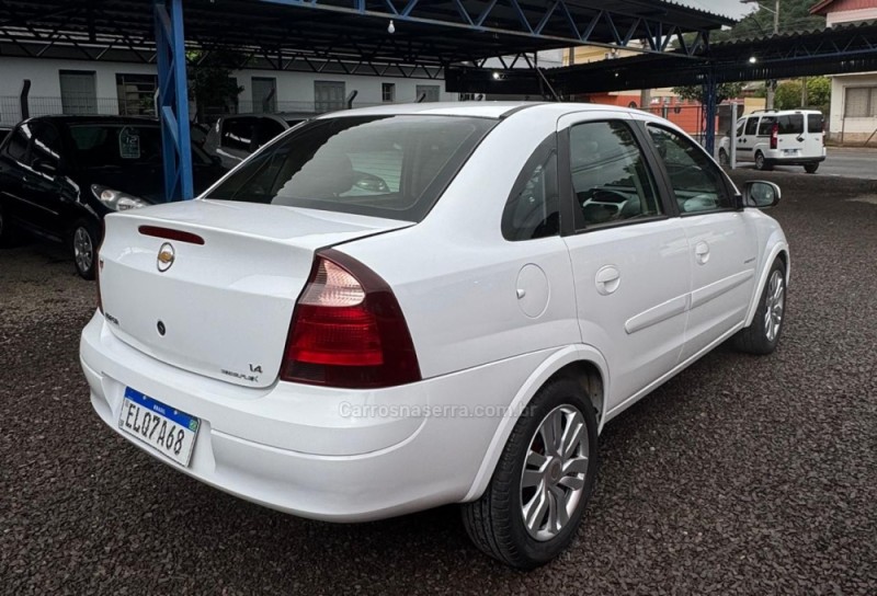 CORSA 1.4 MPFI PREMIUM SEDAN 8V FLEX 4P MANUAL - 2011 - IGREJINHA