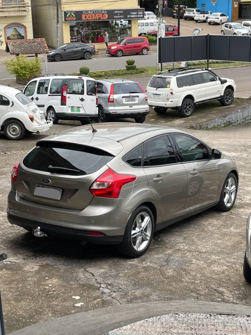 FOCUS 2.0 SE HATCH 16V FLEX 4P AUTO - 2015 - NOVA PETRóPOLIS