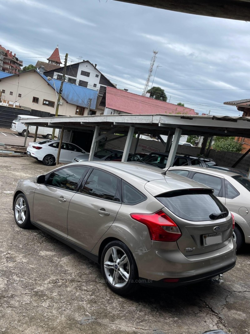 FOCUS 2.0 SE HATCH 16V FLEX 4P AUTO - 2015 - NOVA PETRóPOLIS