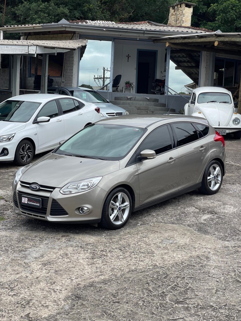 focus 2.0 se hatch 16v flex 4p auto 2015 nova petropolis