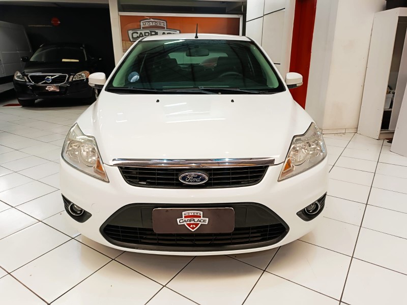 FOCUS 1.6 GLX 16V FLEX 4P MANUAL - 2013 - NOVO HAMBURGO