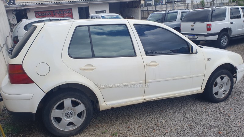 GOLF 2.0 MI 8V GASOLINA 4P MANUAL - 2001 - CAXIAS DO SUL