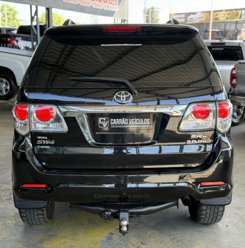 HILUX SW4 3.0 SRV 4X4 7 LUGARES 16V TURBO INTERCOOLER DIESEL 4P AUTOMÁTICO - 2013 - PAROBé