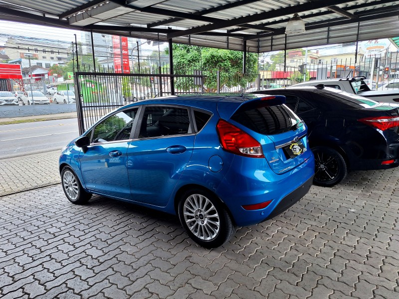 FIESTA 1.6 TITANIUM HATCH 16V FLEX 4P AUTOMÁTICO - 2015 - CAXIAS DO SUL