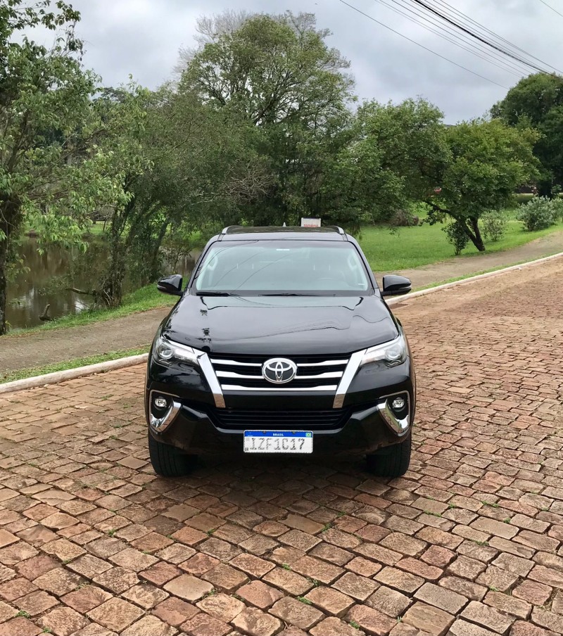 HILUX SW4 2.8 SRX 4X4 7 LUGARES 16V TURBO INTERCOOLER DIESEL 4P AUTOMÁTICO - 2019 - LAJEADO