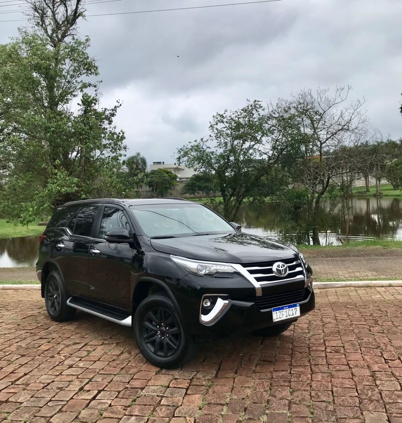 HILUX SW4 2.8 SRX 4X4 7 LUGARES 16V TURBO INTERCOOLER DIESEL 4P AUTOMÁTICO - 2019 - LAJEADO