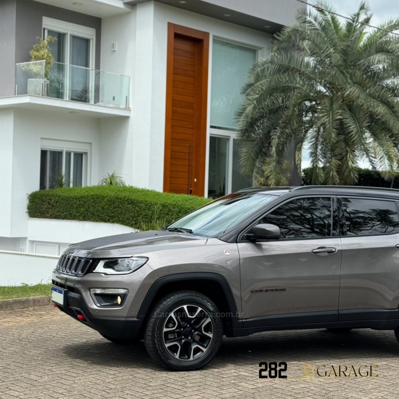 COMPASS 2.0 16V DIESEL TRAILHAWK 4X4 AUTOMÁTICO - 2021 - FARROUPILHA