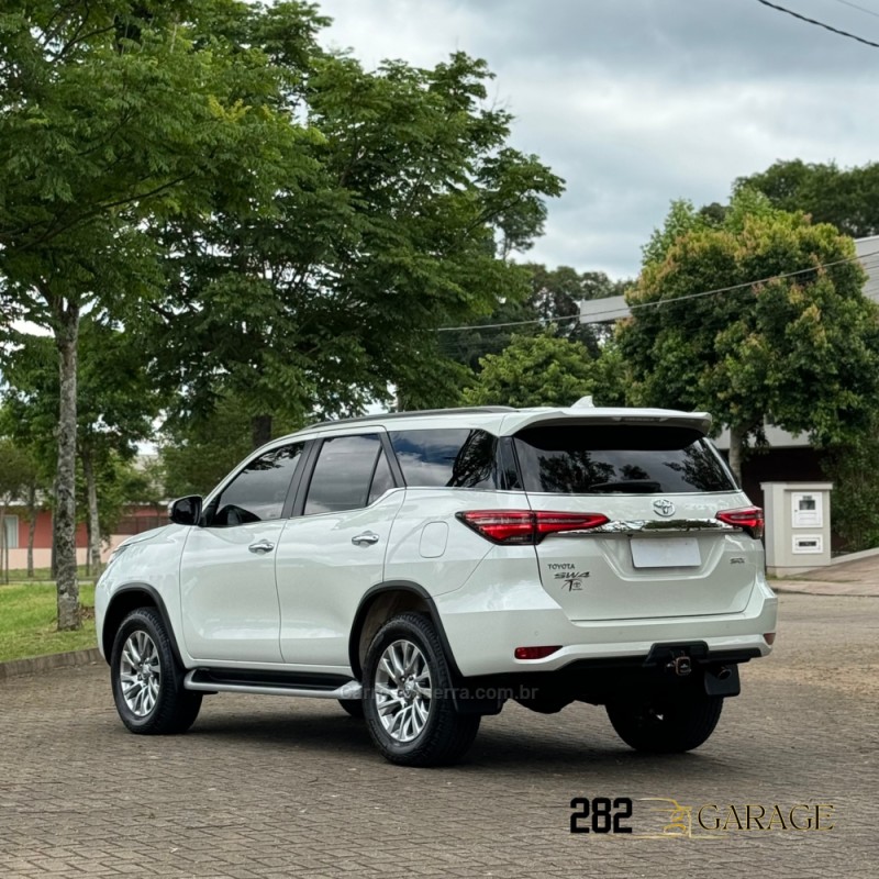 HILUX SW4 2.8 SRX 4X4 7 LUGARES 16V TURBO INTERCOOLER DIESEL 4P AUTOMÁTICO - 2021 - FARROUPILHA