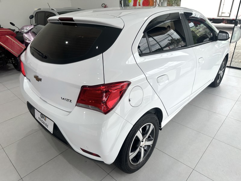 ONIX 1.4 MPFI LTZ 8V FLEX 4P MANUAL - 2018 - CAXIAS DO SUL