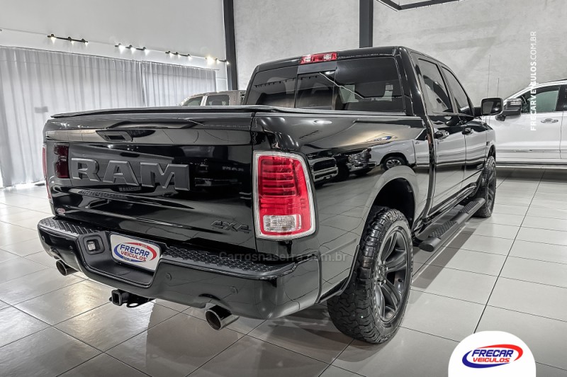 CLASSIC 5.7 V8 GASOLINA LARAMIE NIGHT EDITION CD 4X4 AUTOMÁTICO - 2022 - SARANDI