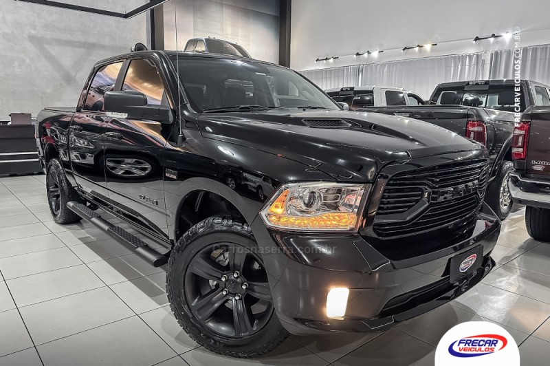 CLASSIC 5.7 V8 GASOLINA LARAMIE NIGHT EDITION CD 4X4 AUTOMÁTICO - 2022 - SARANDI