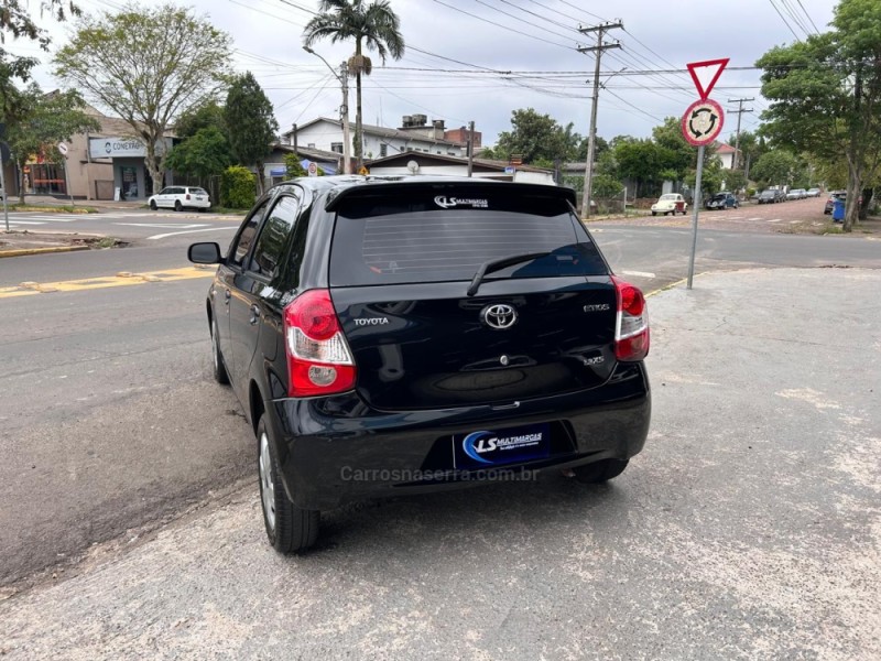 ETIOS 1.3 XS 16V FLEX 4P MANUAL - 2013 - VENâNCIO AIRES