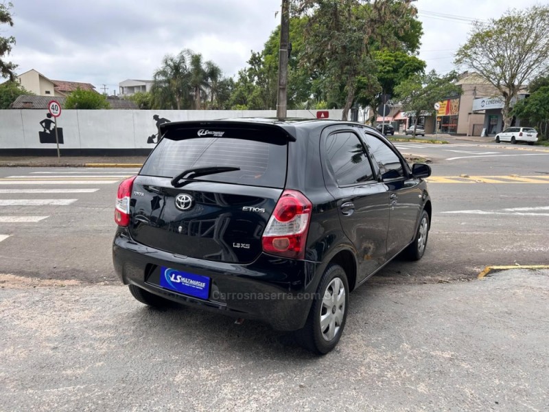 ETIOS 1.3 XS 16V FLEX 4P MANUAL - 2013 - VENâNCIO AIRES