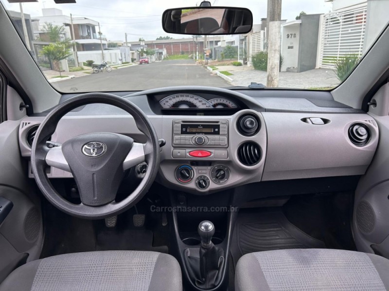 ETIOS 1.3 XS 16V FLEX 4P MANUAL - 2013 - VENâNCIO AIRES