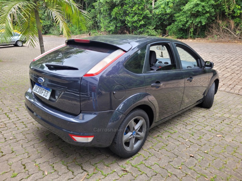 FOCUS 1.6 GLX 16V FLEX 4P MANUAL - 2013 - NOVA PRATA