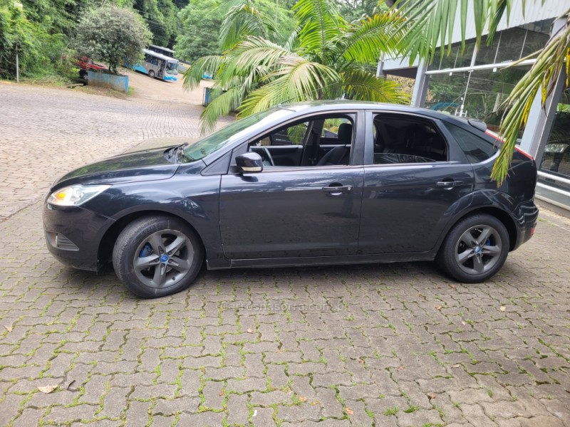 FOCUS 1.6 GLX 16V FLEX 4P MANUAL - 2013 - NOVA PRATA