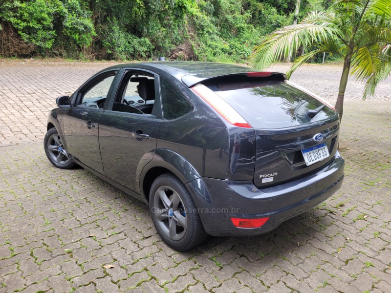 FOCUS 1.6 GLX 16V FLEX 4P MANUAL - 2013 - NOVA PRATA