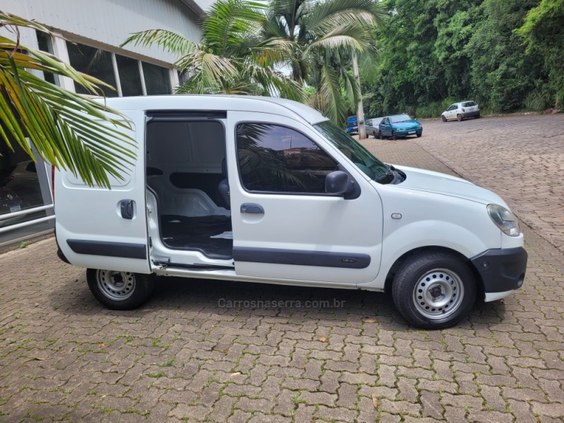 KANGOO 1.6 EXPRESSION 16V FLEX 4P MANUAL - 2018 - NOVA PRATA