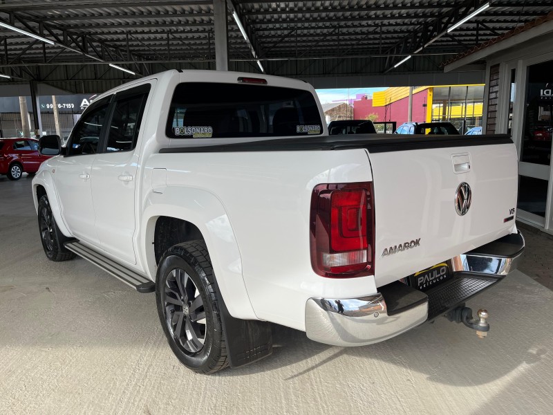 AMAROK 3.0 V6 TDI HIGHLINE CD DIESEL 4MOTION AUTOMÁTICO - 2021 - VACARIA