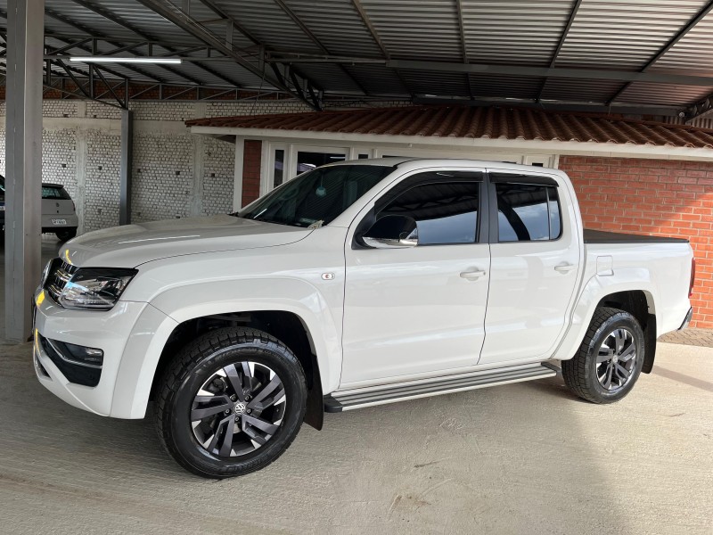 AMAROK 3.0 V6 TDI HIGHLINE CD DIESEL 4MOTION AUTOMÁTICO - 2021 - VACARIA