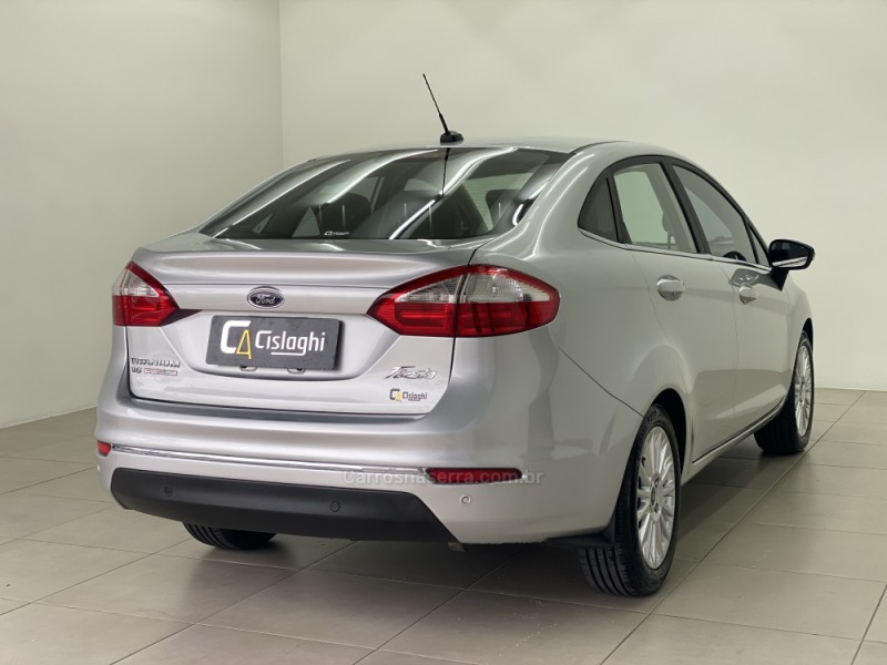 FIESTA 1.6 TITANIUM PLUS SEDAN 16V FLEX 4P AUTOMÁTICO - 2015 - CARLOS BARBOSA