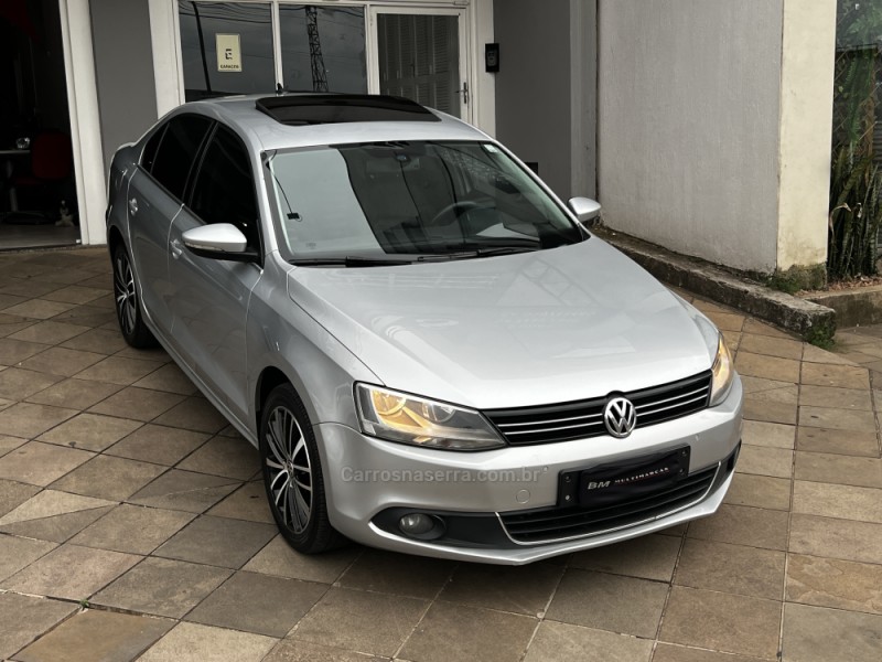 JETTA 2.0 TSI HIGHLINE 211CV GASOLINA 4P DSG - 2012 - GUAPORé