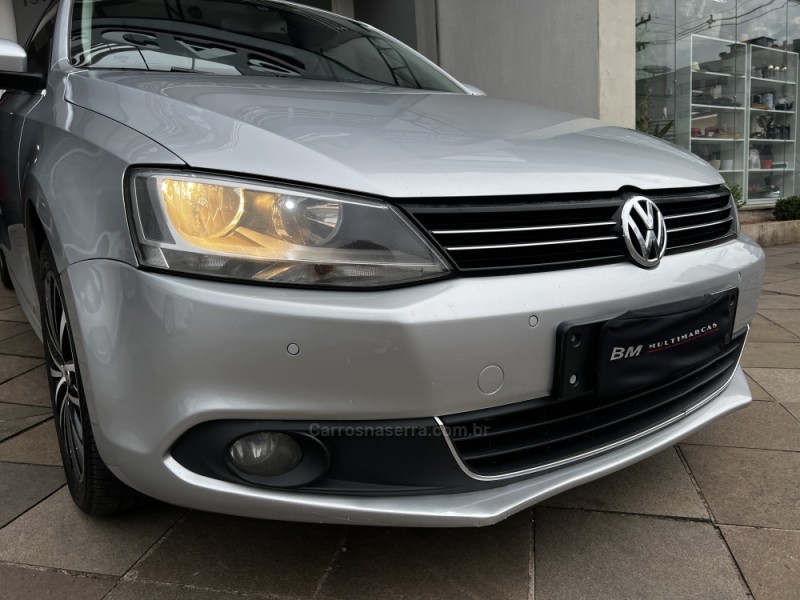 JETTA 2.0 TSI HIGHLINE 211CV GASOLINA 4P DSG - 2012 - GUAPORé