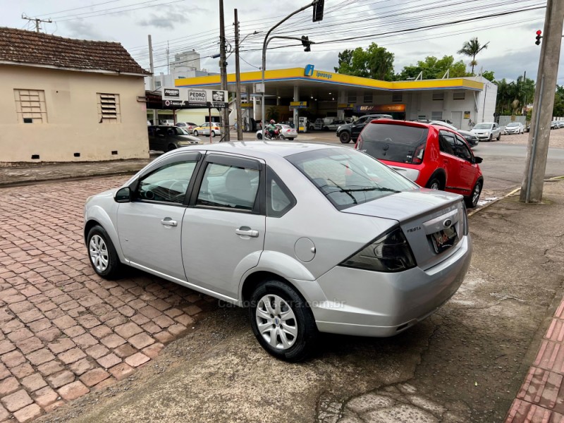 FIESTA 1.6 MPI SEDAN 8V FLEX 4P MANUAL - 2014 - VENâNCIO AIRES