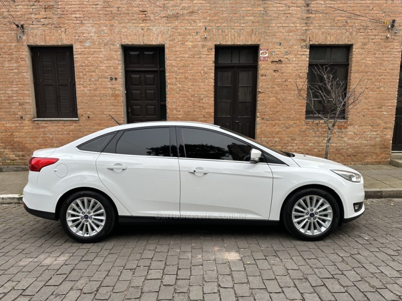 FOCUS 2.0 TITANIUM FASTBACK 16V FLEX 4P AUTOMÁTICO - 2016 - CAXIAS DO SUL