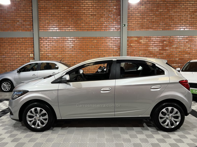 ONIX 1.4 MPFI LT 8V FLEX 4P MANUAL - 2015 - BENTO GONçALVES