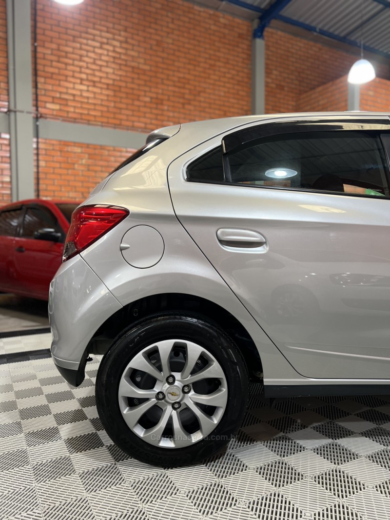 ONIX 1.4 MPFI LT 8V FLEX 4P MANUAL - 2015 - BENTO GONçALVES